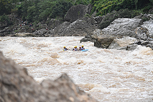贵州赤水河谷漂流