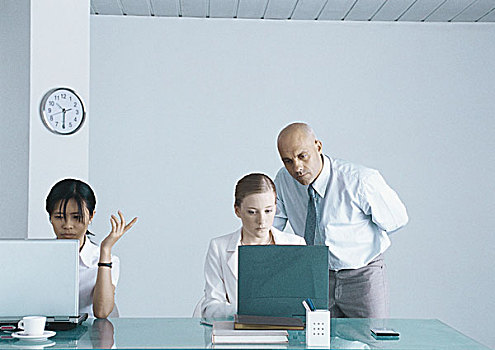 两个,职业,女人,工作,笔记本电脑,老板,看,上方,一个,肩部