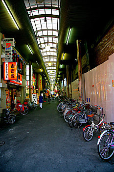 日本大阪具有三百年历史的心斋桥商业区,可堪称为购物天堂