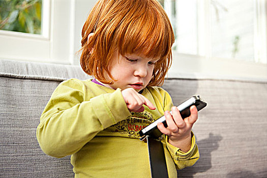 幼儿,智能手机