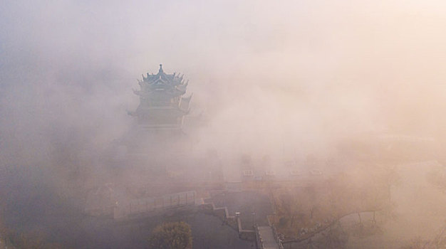 城市平流雾风光