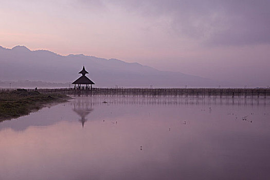 塔,桥,茵莱湖,缅甸