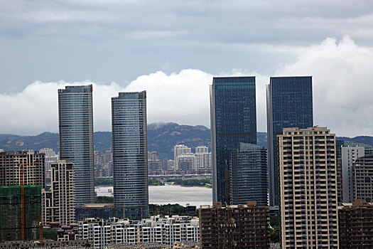 8号台风,巴威,威力巨大,暴雨大风轮番袭击下的城市