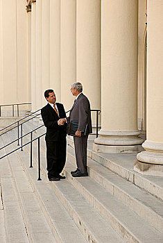 两个男人,握手,法院