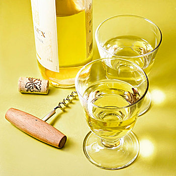 玻璃杯,瓶子,白葡萄酒,开瓶器