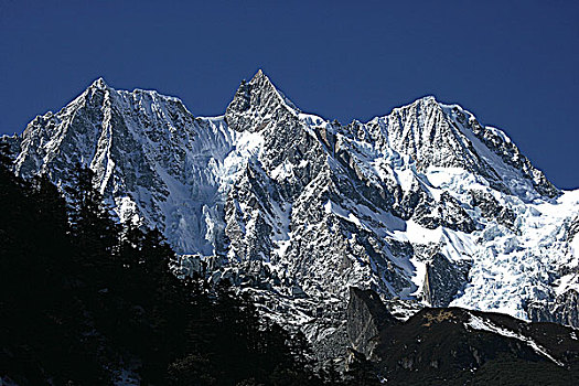 贡嘎山海螺沟冰川群山