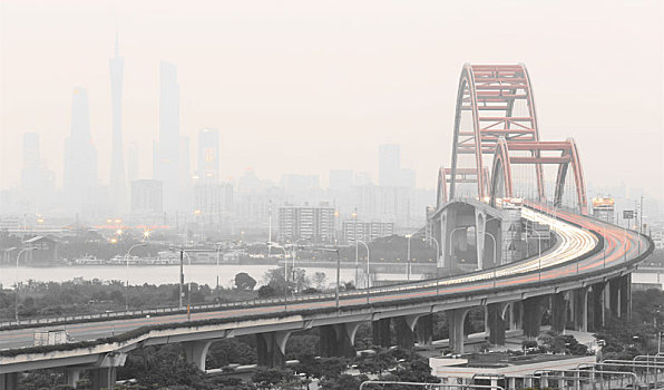 中国广东广州天河区珠江新城与新光大桥景观