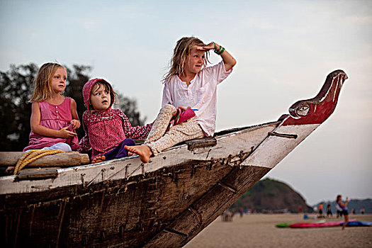女孩,玩,一起,传统,渔船,度假,印度,海滩,果阿