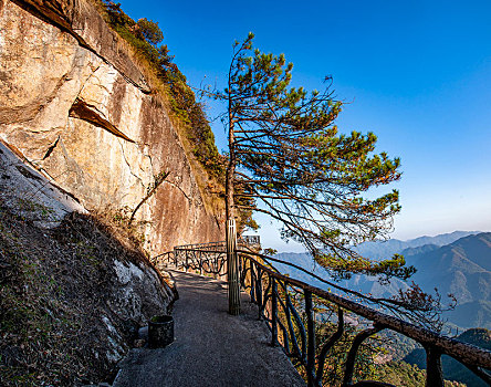 江西上饶三清山群山峡谷栈道