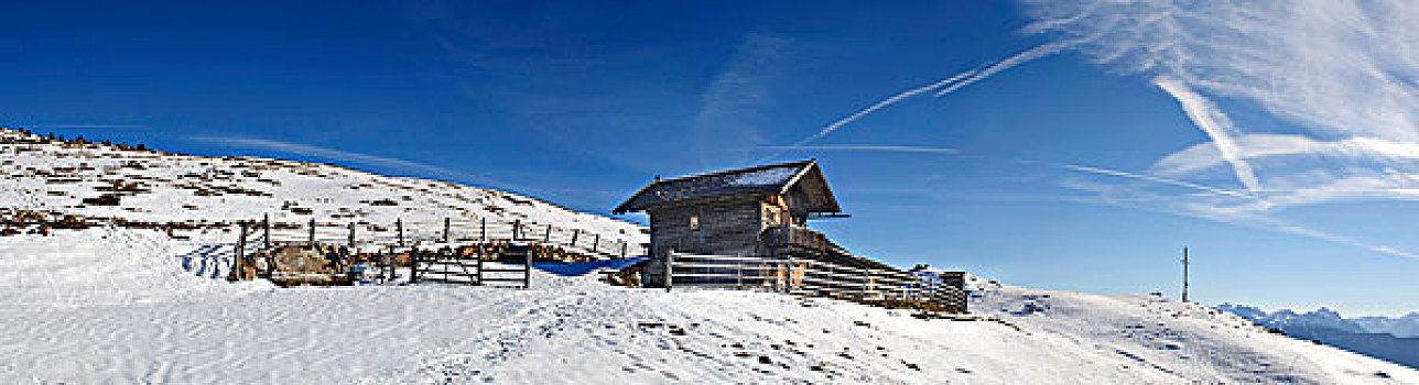 阿尔卑斯小屋,雪中,南蒂罗尔,意大利