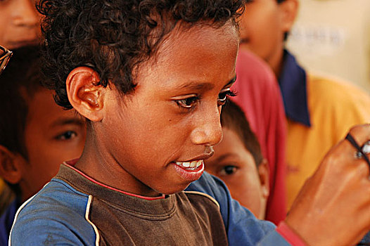 portrait,of,timorese,boy,with,fingers,up