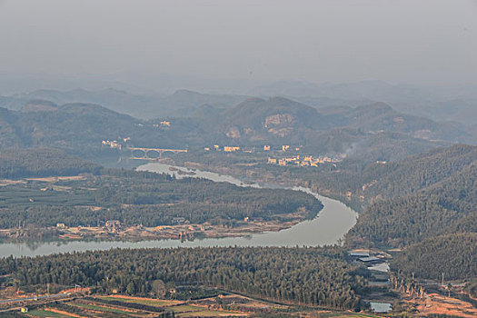 山,丹霞,河流,蓝天,黄昏,大气,田野,水电站,村庄,驴友,旅行,地质公园,丹霞地貌,绿色,灌木,树,草,水潭,素材,平面设计