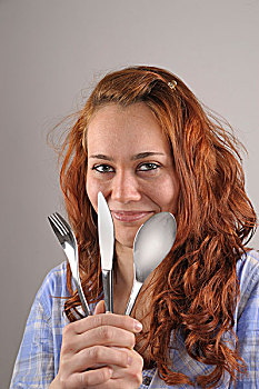 女青年,红发,拿着,餐具,手