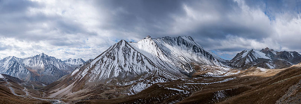 中国公路建设史上的丰碑-----g217国道独库公路独山子段雪山