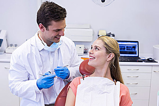 牙医,互动,女病人,检查,诊所