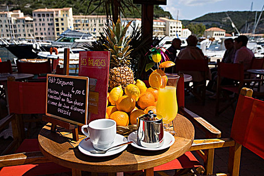 早餐桌,餐馆,博尼法乔港,南海岸,科西嘉岛,法国,欧洲