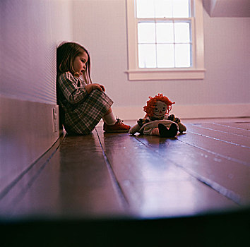 小女孩,坐,角,空房,娃娃,看,悲伤