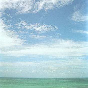 蓝色,多云,天空,上方,绿色,海洋