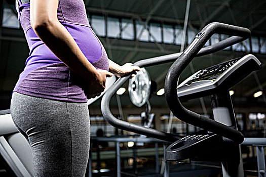 孕妇,站立,跑步机,健身房