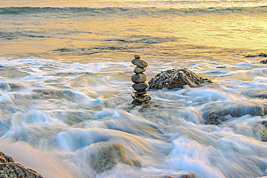 海岸石头堆叠