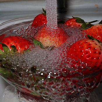 水与草莓3