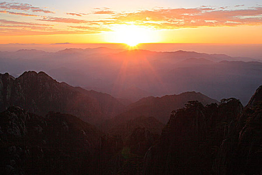 山峦,山顶,远景