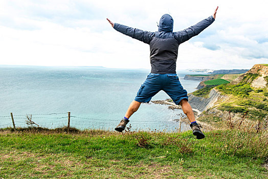 男人,跳跃,悬崖顶,海洋,英国