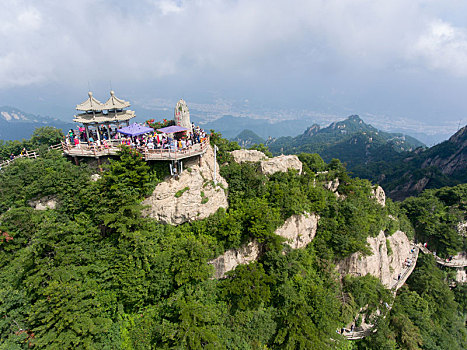 航拍河南洛阳栾川老君山最高峰马鬃岭