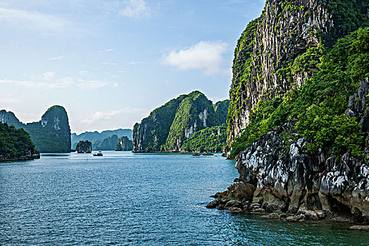 越南广宁鸿基市下龙湾海上石林