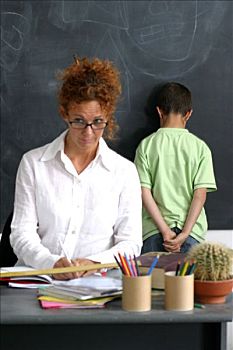 教室,小男孩,教师,文字,笔记本,黑板