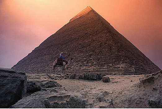 吉萨金字塔,开罗,埃及