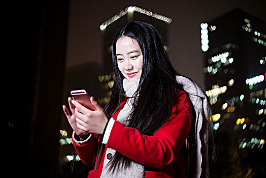年轻,亚洲女性,手机,街上