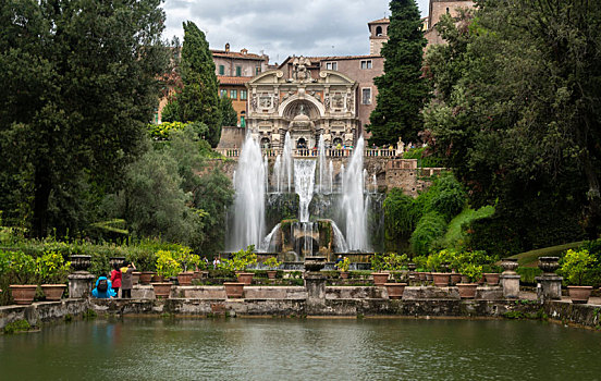 意大利蒂沃利埃斯特花园海神喷泉和管风琴喷泉