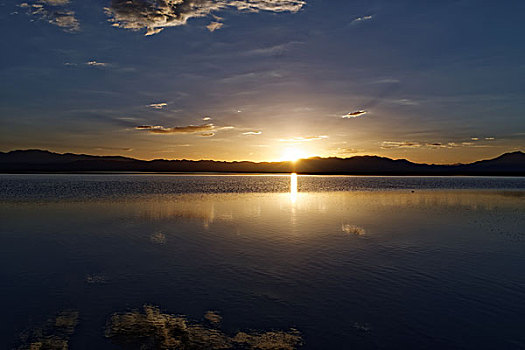 茶卡盐湖的日落