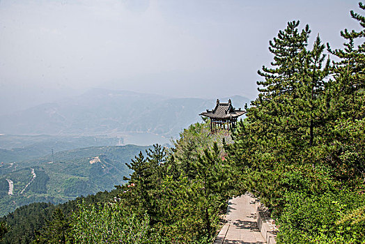 北岳恒山藏于群山间的大大小小的各式寺院庙宇