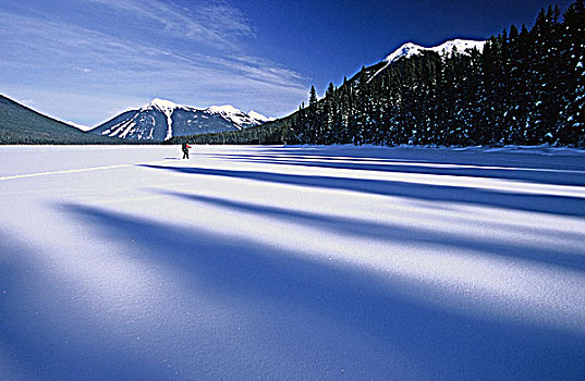 边远地区,滑雪者,冰冻,湖,冬天,伯朗湖省立公园,不列颠哥伦比亚省,加拿大