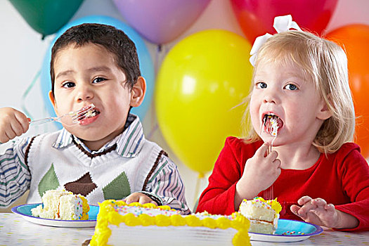 诺克斯维尔,田纳西,美国,两个孩子,吃,生日蛋糕