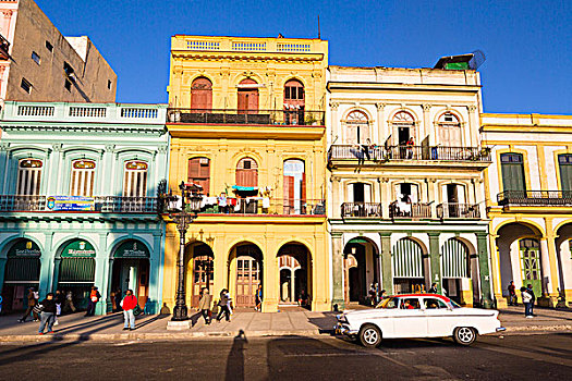 老爷车,正面,殖民地,建筑,街上,哈瓦那,古巴