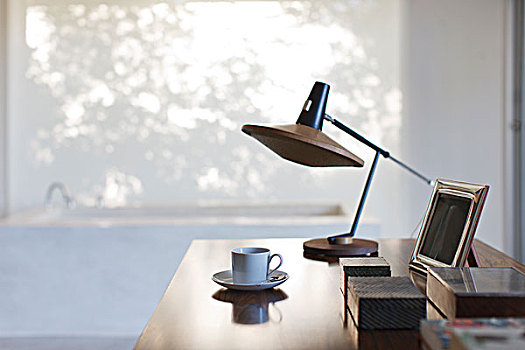 咖啡杯,灯,书桌,办公室