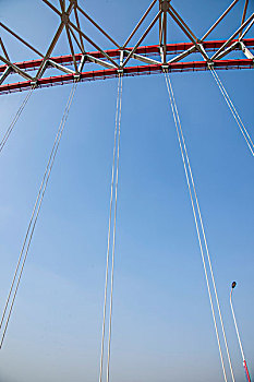 重庆朝天门长江大桥弧形钢梁上的支撑