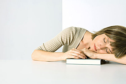 女人,休息,手臂,迎面,书本,闭眼