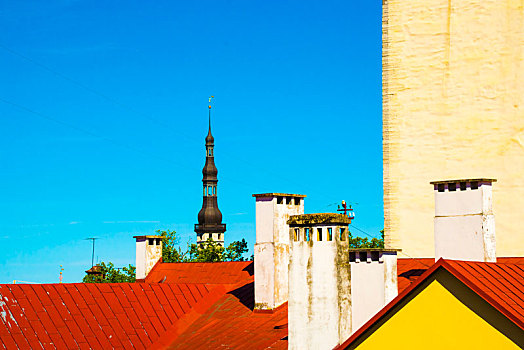 爱沙尼亚塔林教堂铁塔红色屋顶北欧哥特式建筑风格