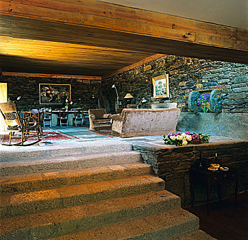楼梯,客厅,天然石,墙壁