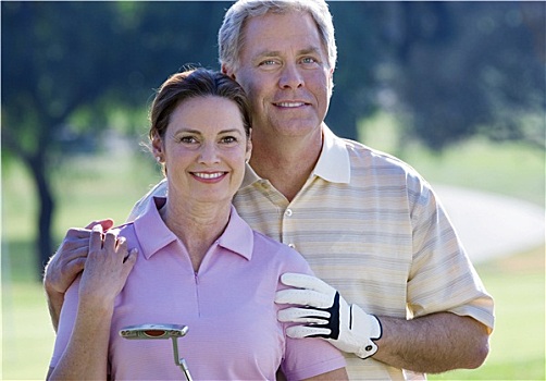 夫妻,站立,高尔夫球场,男人,手,女人,肩部,微笑,正面,头像