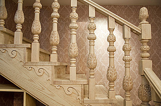 白橡木制作的楼梯扶手