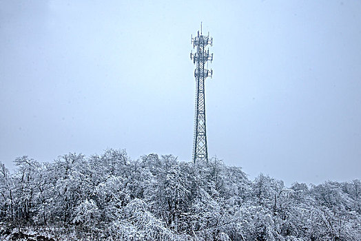 四川大邑县西岭雪山滑雪场日月坪电信信号塔