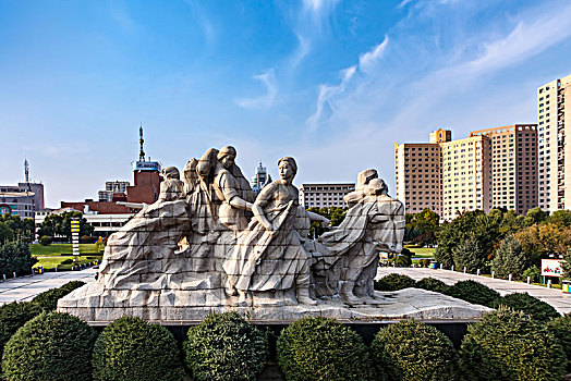 黑龙江省牡丹江市八女投江雕塑建筑景观