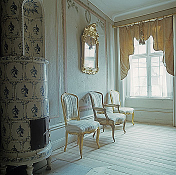 三个,镀金,扶手椅,靠近,传统,瑞典,陶瓷,炉子