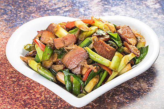 中式菜肴青蒜苗炒腊肉