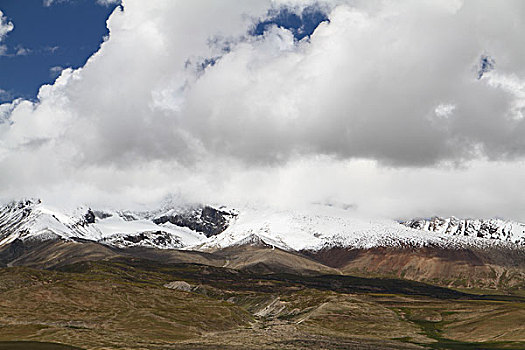 青藏高原雪山